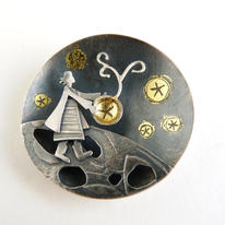 star seed brooch