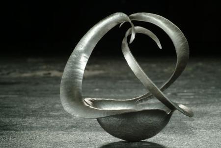 Spiral 3-arm bowl