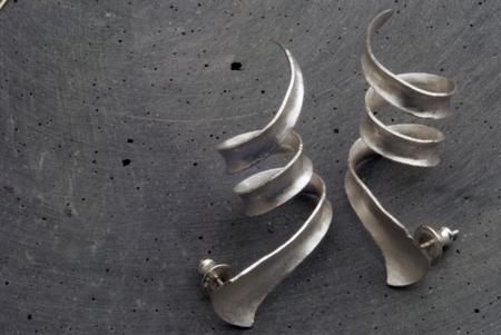 2-loop spiral earrings