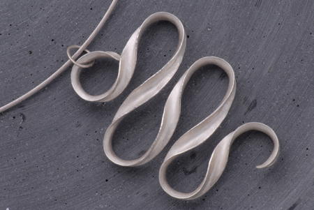 Meander pendant