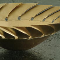 Split-rim bowl