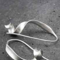 Integral wire earrings 3