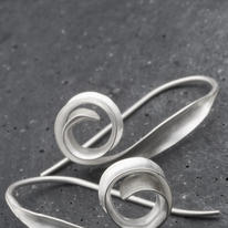 Integral wire earrings 2
