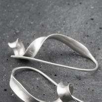 Integral wire earrings 3