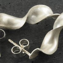 Lovelock studs
