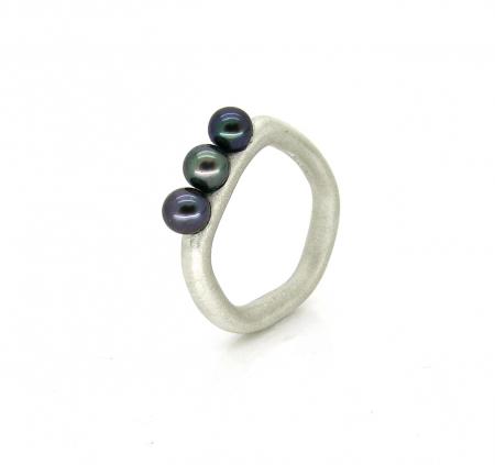 three pearl stacker