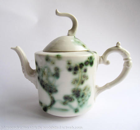 Teapot with oxide pattern