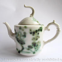 Teapot with oxide pattern