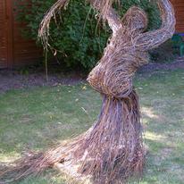 Willow sculptures -Confront