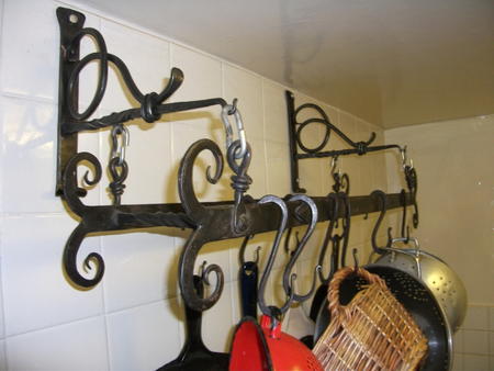 Traditional kitchen rack