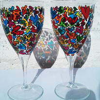 Pair Wine Glasses in Topsy Turvy Heart Design