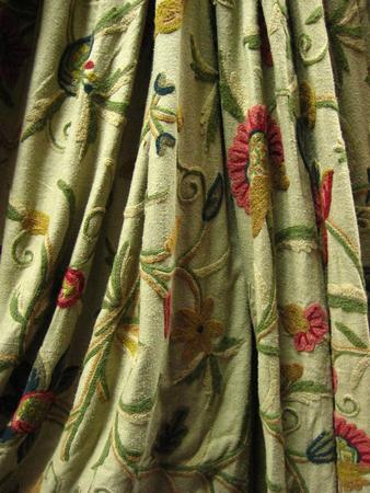 C 3864 crewel work