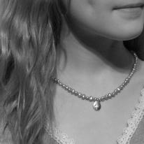 Sands 5 Pearl Footprint Necklace £40