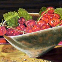 redcurrants in a ceramic dish