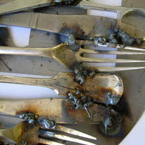 Messer, Gabel, Scherer, Licht,.. ( knife, fork, scissors, flames, have no place in children's games)