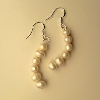 Pearl's curl earrings
